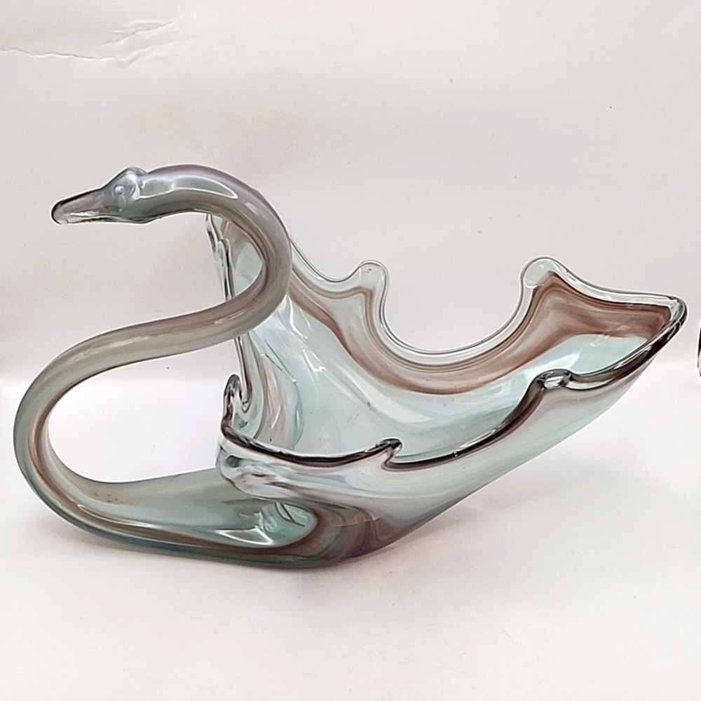 Vintage Sooner Glass Hand Blown Art Glass Swan Centerpiece/Bowl Purple